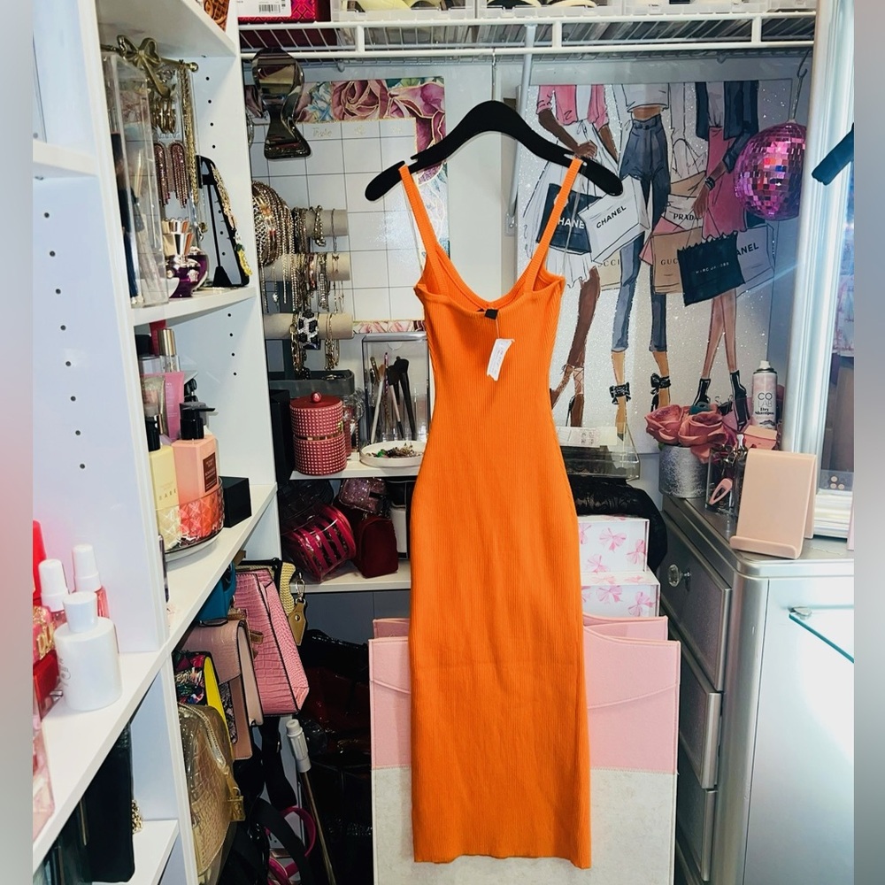 🍊 Vibrant Orange Ribbed Bodycon Midi Dress w/ Side Slit – Sexy & Chic - Picture 4 of 5